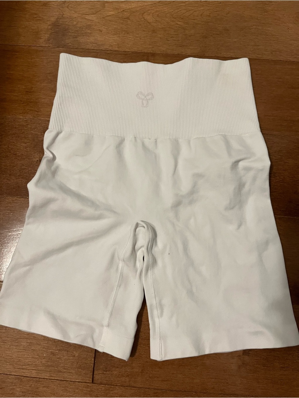 WHITE TNA BIKER SHORTS